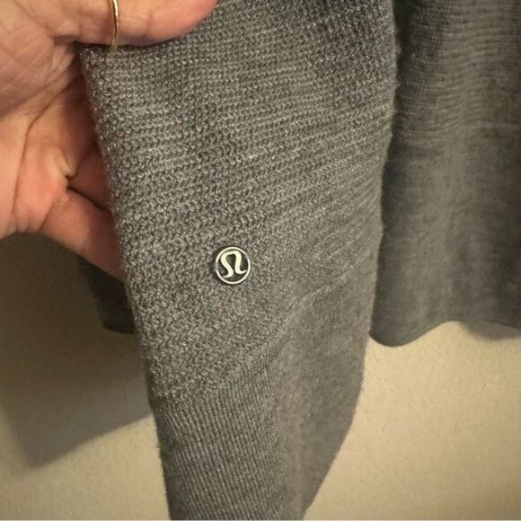 Lululemon Sit In Lotus Wrap II Sz 8 In Heathered Grey Sage - Picture 10 of 15